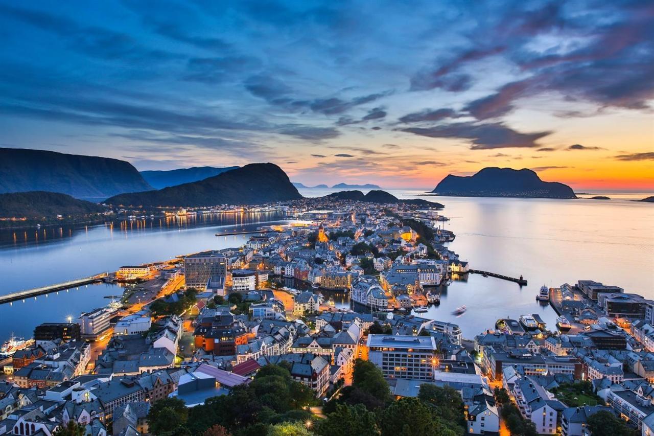 Four Monkeys Hotel Ålesund Kültér fotó