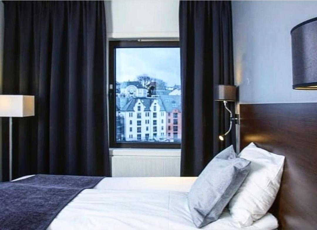 Four Monkeys Hotel Ålesund Kültér fotó