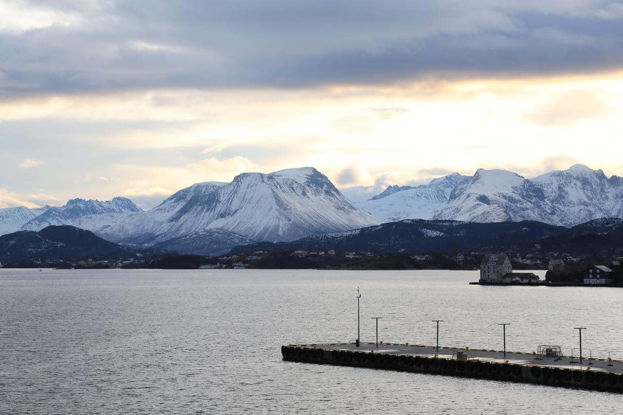 Four Monkeys Hotel Ålesund Kültér fotó