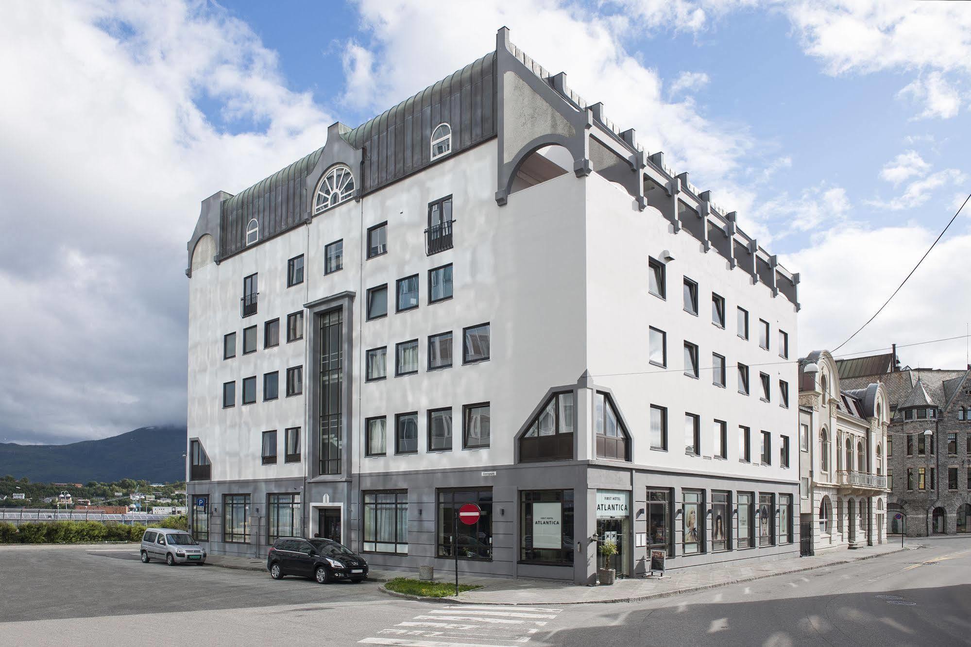 Four Monkeys Hotel Ålesund Kültér fotó