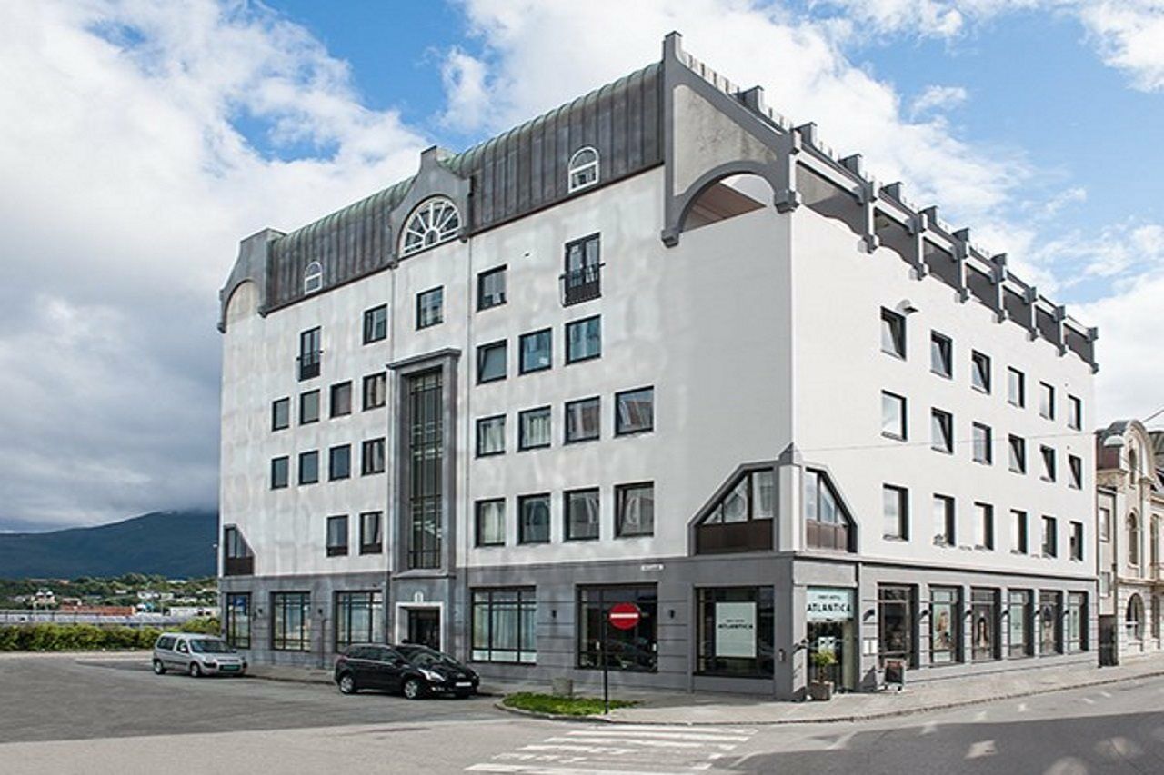 Four Monkeys Hotel Ålesund Kültér fotó