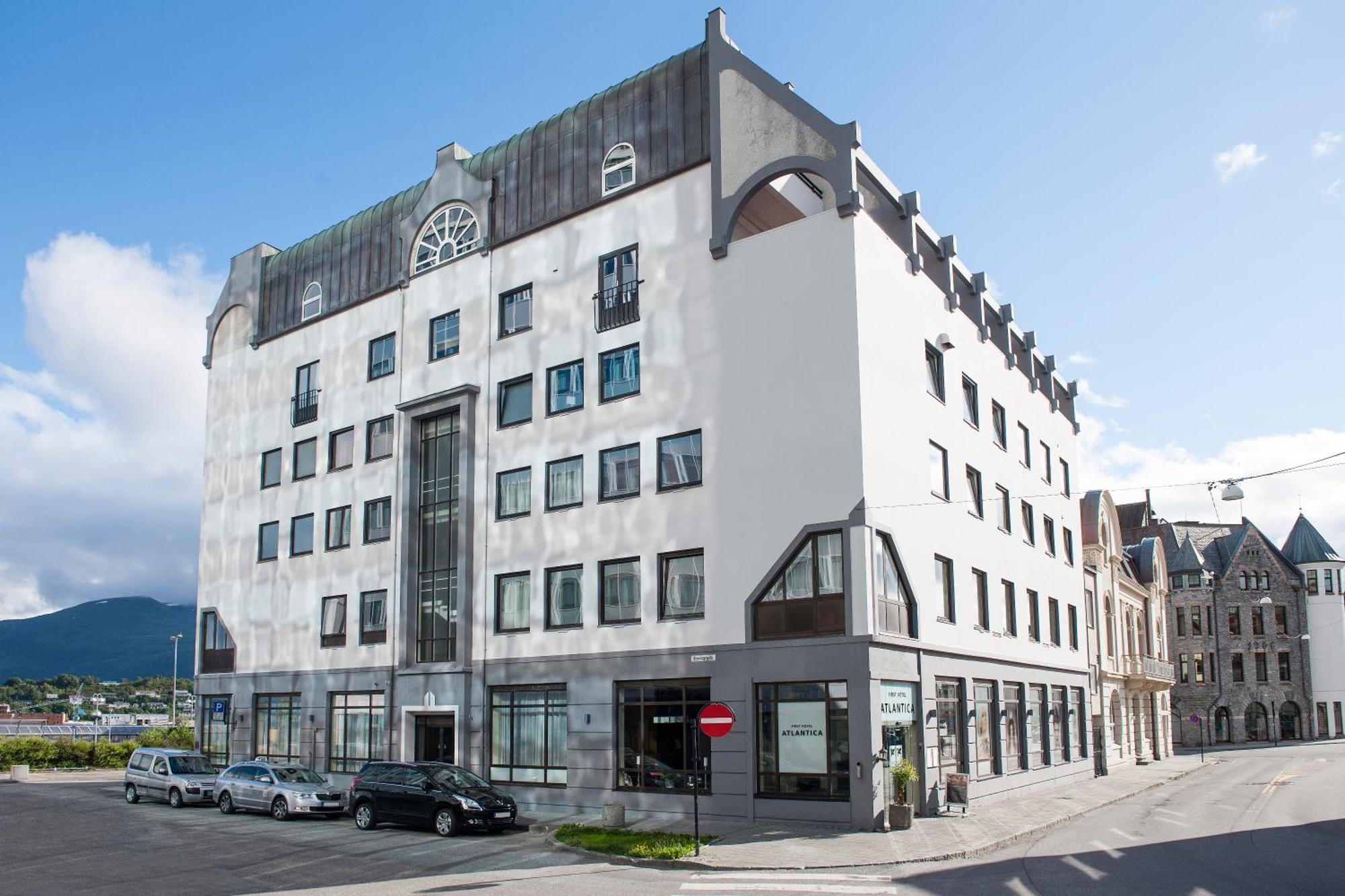 Four Monkeys Hotel Ålesund Kültér fotó