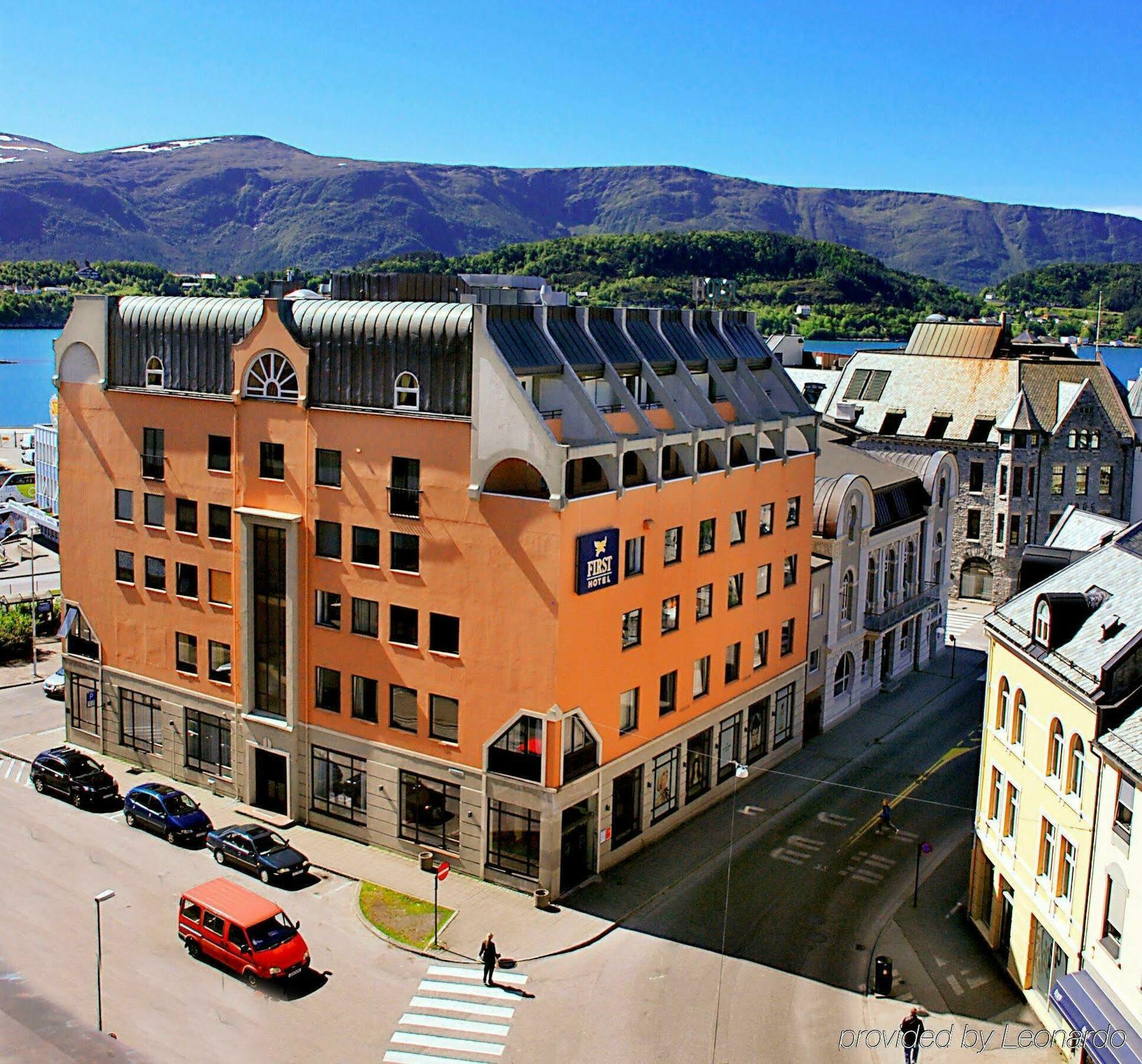 Four Monkeys Hotel Ålesund Kültér fotó